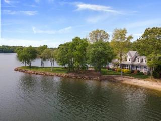 La Peninsule At Lake Hickory - 1