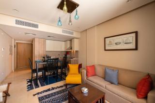 Jazzy 1BDR w Outdoor Pool View Terrace Free Pool & Beach Access - 2