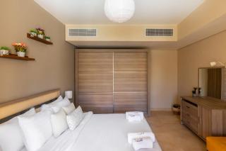 Jazzy 1BDR w Outdoor Pool View Terrace Free Pool & Beach Access - 3