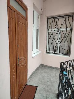 Апартаменти трехкімнатні в самому центрі для 6-х - Lviv - 4