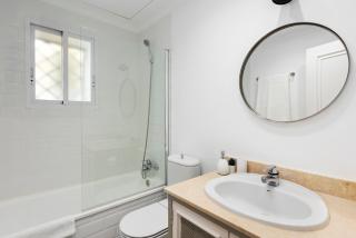 Bright 2 Bedroom apartment with parking space and swimming pools in Aloha Gardens - Marbella - 3
