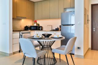 HiGuests - Waterfront Luxe Apt with Bluewaters Island Views - 3