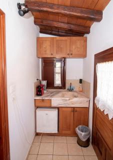 Goulas Traditional Guesthouse - Monemvasia - 4