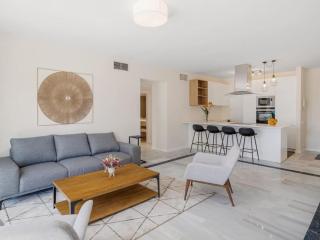 Stylish Sea view apartment in Playas del Duque - 5