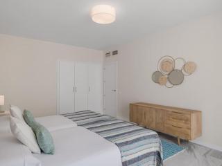 Stylish Sea view apartment in Playas del Duque - 1