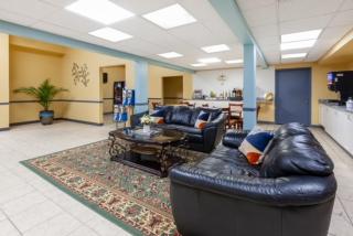 Super 8 by Wyndham Newcomerstown - 1