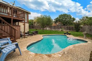 Stone Oak Oasis with Private Pool and Grill! - San Antonio - 4
