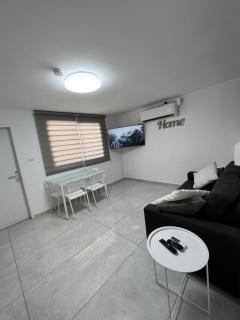 דירת גן מפנקת עם חצר גדולה בעיר השמש הנצחית - 3