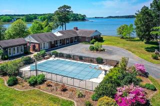 Bayfront Retreat with Game Room and Outdoor Pool! - Exmore - 0
