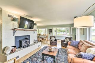 Bayfront Retreat with Game Room and Outdoor Pool! - Exmore - 7