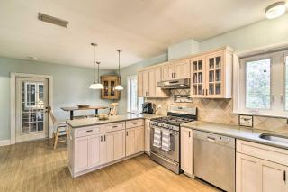 Bayfront Retreat with Game Room and Outdoor Pool! - Exmore - 5