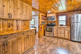 Cozy Castleton Cabin with Fire Pit and Water Access! - Castleton - 2