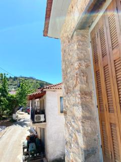 Traditional Stone House in Chandrinos - 4