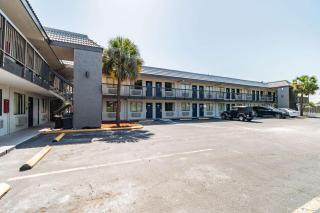 Motel 6 Tampa Near Fairgrounds - Casino - Tampa - 8