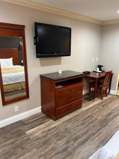 Travelodge by Wyndham Brea - 1