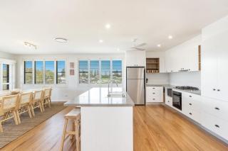 Cowrie House - Spacious, Modern holiday home - Yamba - 8
