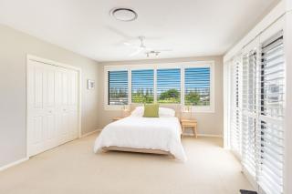 Cowrie House - Spacious, Modern holiday home - Yamba - 1