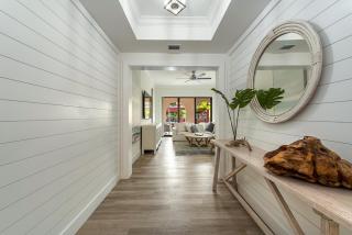 Luxurious Esplanade condo overlooking bay - 9