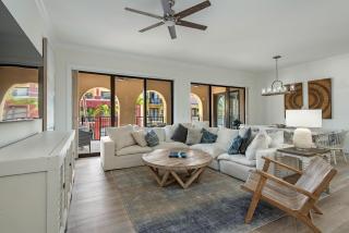 Luxurious Esplanade condo overlooking bay - 8