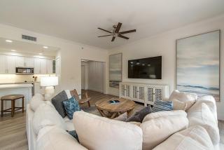 Luxurious Esplanade condo overlooking bay - 7