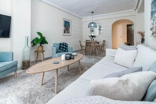 Sensational and Exotic 3-Bedroom Retreat in Nueva Andalucia with a Palm Garden - Marbella - 4