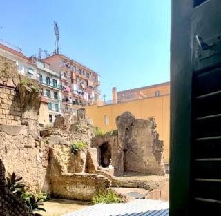 Napoli centro, a windows on the monuments - Neapel - 0