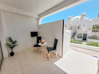 Adejeparadise25-B Duplex views and heatedpool - 5