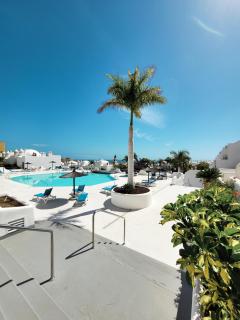 Adejeparadise25-B Duplex views and heatedpool - 2