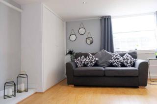 Seymour Townhouse by Serviced Living Liverpool - 4