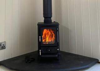 Home Farm Shepherds Hut with Firepit and Wood Burning Stove - High Wycombe - 5