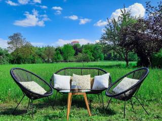 Deerwood Holiday Cozy Retreat 2br Apartment with Stunning Castle Views - 5