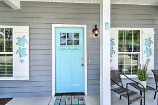 Ocean Isle Beach Home with Shared Lanai and Grill - Ocean Isle Beach - 0