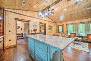 Setting Sun Eagletown Gem - Private River Access - 3