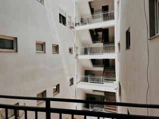 S t r e h ë z a - Tirana - 7
