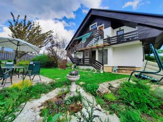 Deerwood-2-Storey Garden Apartment with Castle view Balcony - Bled - 7