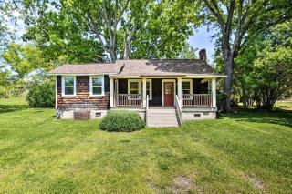Cozy Cottage Yard and Deck, Walk to Downtown! - Central - 8