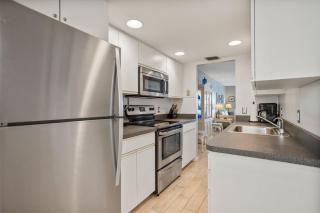 2b/1.5b - Intercoastal Views - Madeira Norte #402 - St Pete Beach - 7