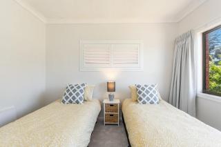 High On Hill - Big, Bold & Beautiful - Yamba - 4