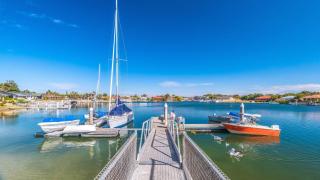 Peninsula Court Unit 1 - Waterfront Holiday Apartment with Pool & River Views - Holiday Yamba - 0