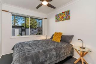 Seawest 2 - Entrance Wooli Street - Yamba - 4