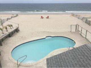Oceanfront Home + Private Beach + Pool - Mantoloking - 6