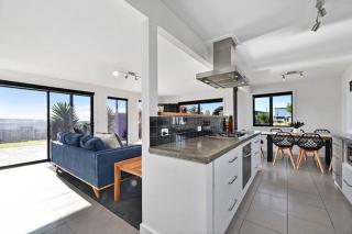 Top Of The Bay - Best Place To Stay - St Helens - 5