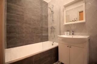 Charming 1BR apartment with bath in Quiet center of Riga - Riga - 9