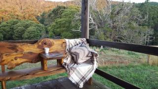 Rustic Hut Bush Retreat - Penguin - 0