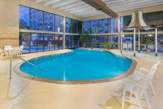 Ramada by Wyndham Paintsville Hotel & Conference Center - Paintsville - 9