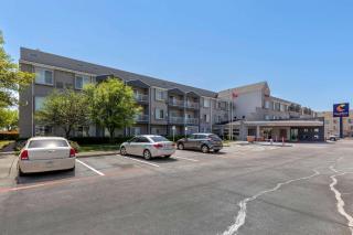 Comfort Suites DFW Airport - 8