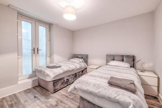 APARTMENT 2 and 4 - PORTRUSH MARINE APARTMENTS - Portrush - 3