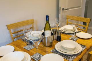 Hedgefield House - Serene Top Floor Flat - 6