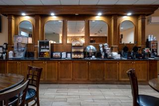 Red Roof Inn & Suites Hazleton - Hazleton - 1