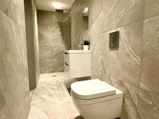 Stunning & Stylish 2 Bedroom Apartment! - 5 Minute Walk to the Best Beach! - Great Location - FREE Parking - Fast WiFi - Smart TV - Newly decorated - sleeps up to 4! Close to Bournemouth & Poole Town Centre & Sandbanks - Bournemouth - 8